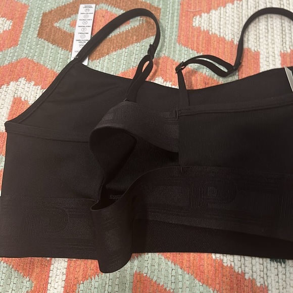 Ultimate Scoop Sports Bra - Picture 3 of 6